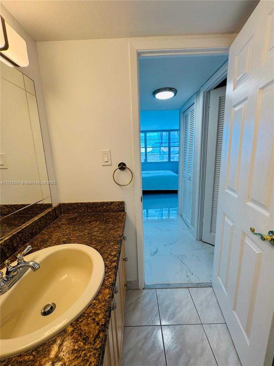 Small Image of 18071 BISCAYNE BLVD #1503, Aventura Number 22