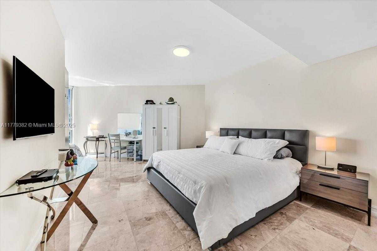 Small Image of 3101 SOUTH OCEAN DR #2307, Hollywood Number 49