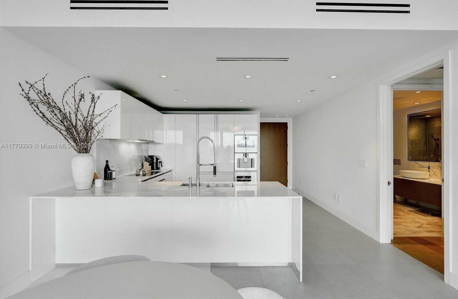 Small Image of 10201 COLLINS AVE #404, Bal Harbour Number 11