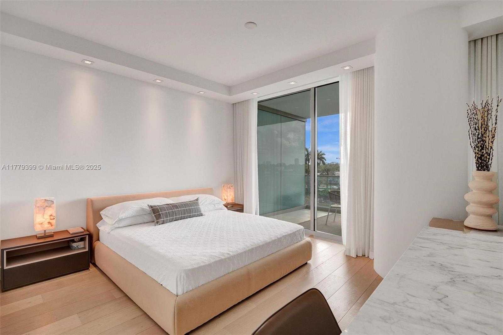 Small Image of 10201 COLLINS AVE #404, Bal Harbour Number 24