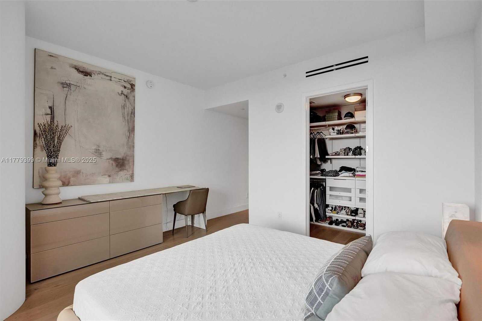 Small Image of 10201 COLLINS AVE #404, Bal Harbour Number 26