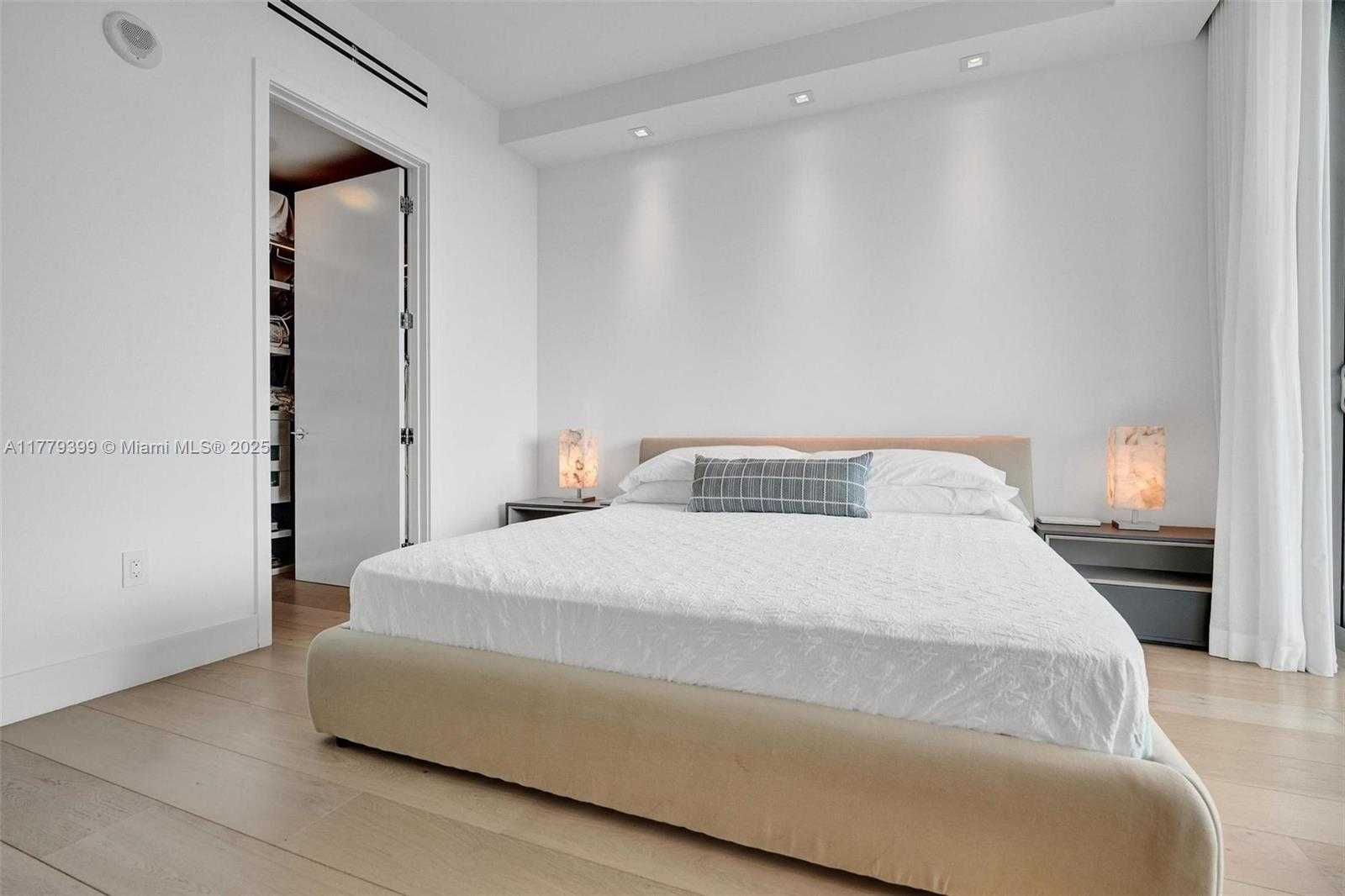 Small Image of 10201 COLLINS AVE #404, Bal Harbour Number 27