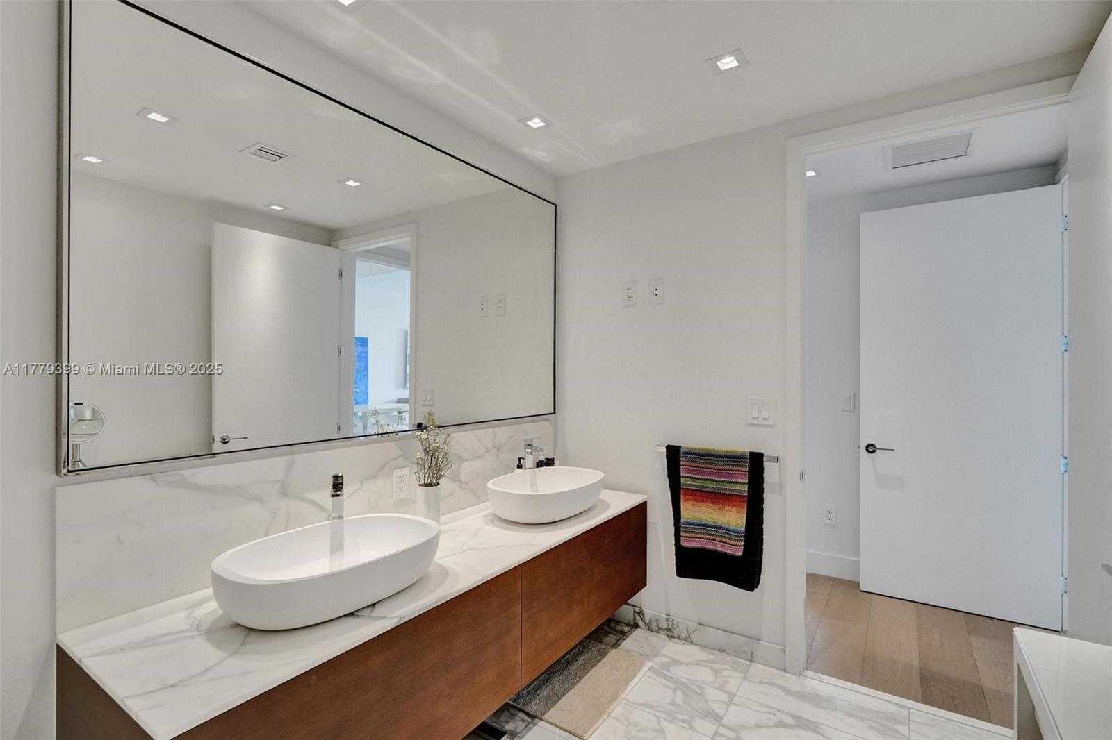 Small Image of 10201 COLLINS AVE #404, Bal Harbour Number 30