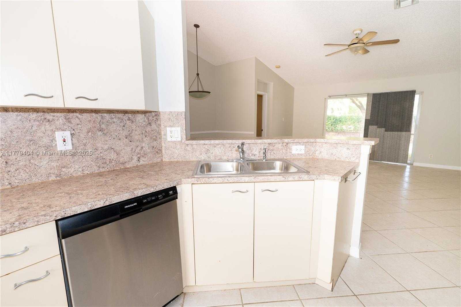 Small Image of 1617 ZENITH WAY, Weston Number 10