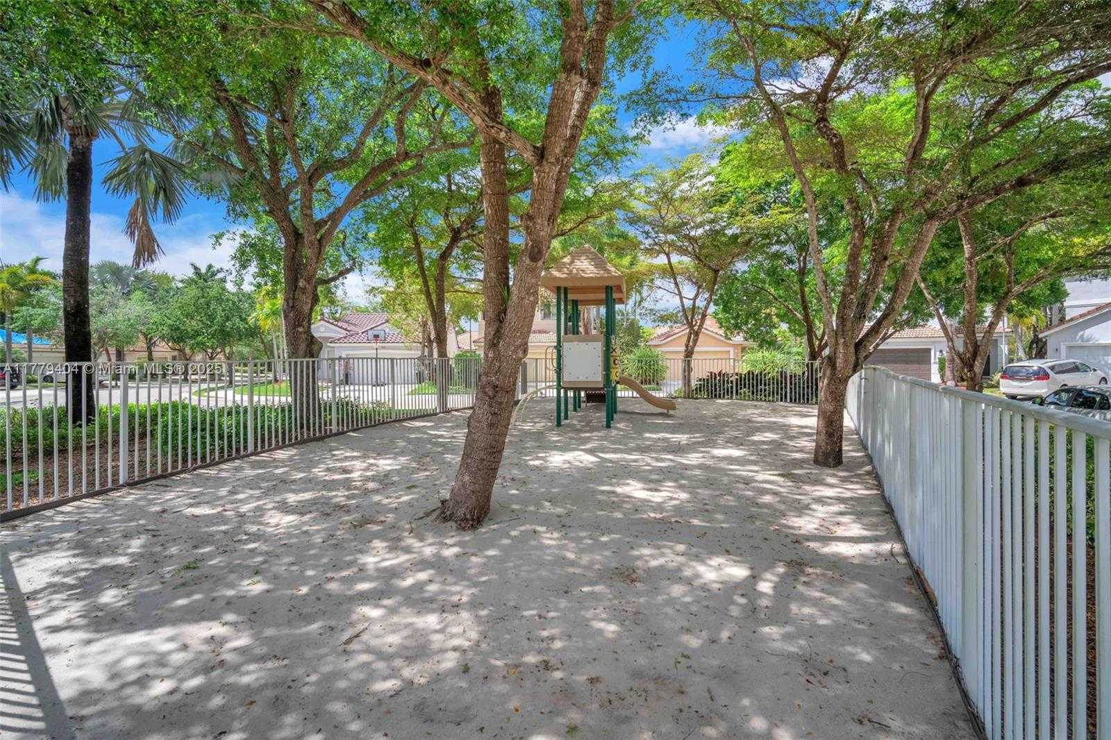 Small Image of 1617 ZENITH WAY, Weston Number 47