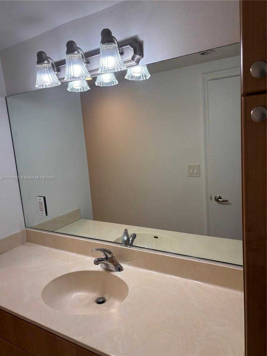 Small Image of 401 69TH ST #1607, Miami Beach Number 5