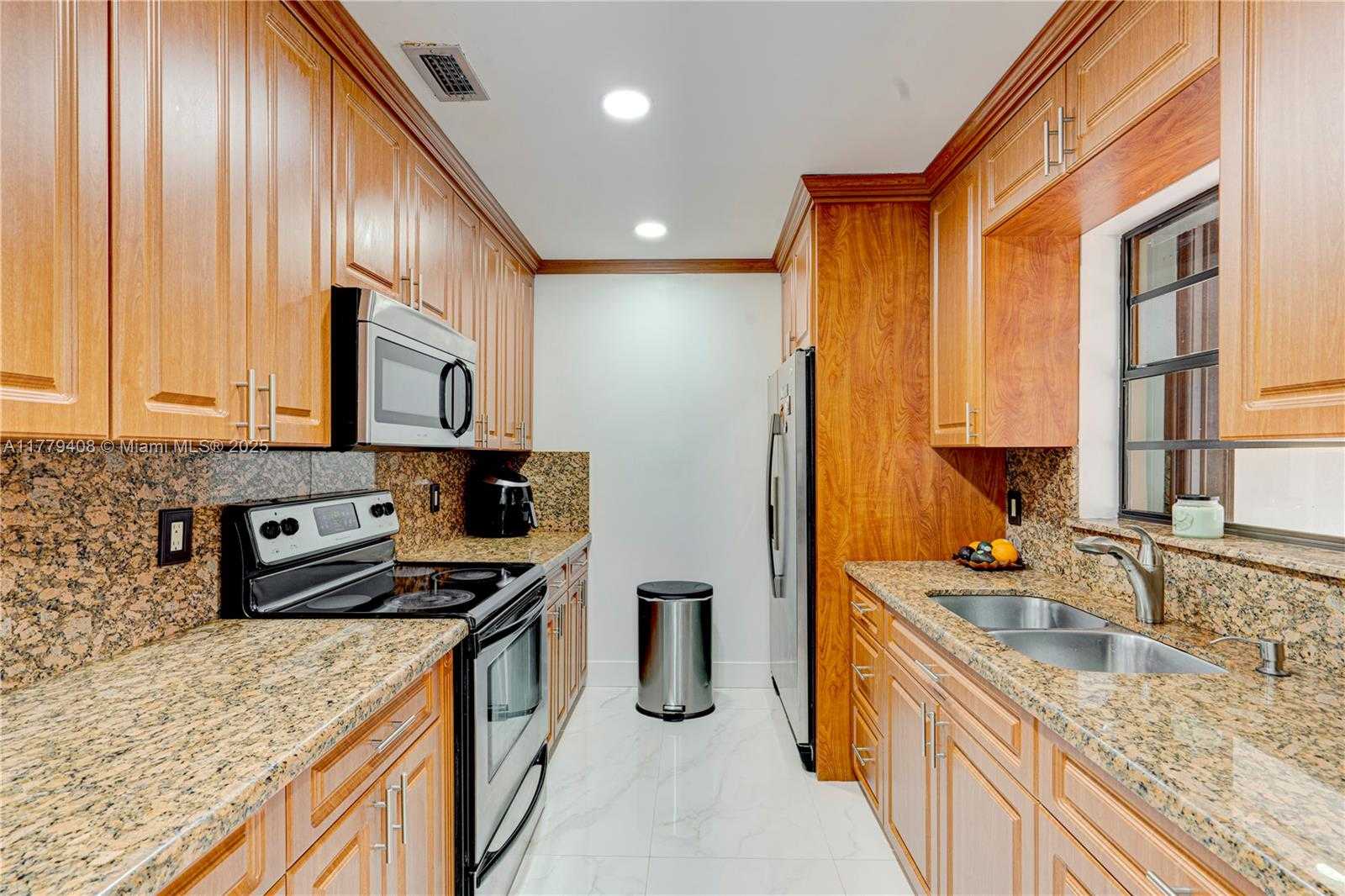 Small Image of 5211 SOUTH WEST 139TH AVE RD, Miami Number 10