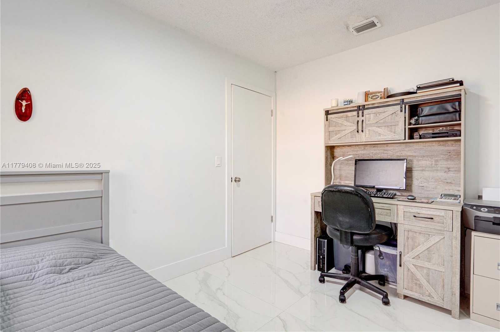 Small Image of 5211 SOUTH WEST 139TH AVE RD, Miami Number 15
