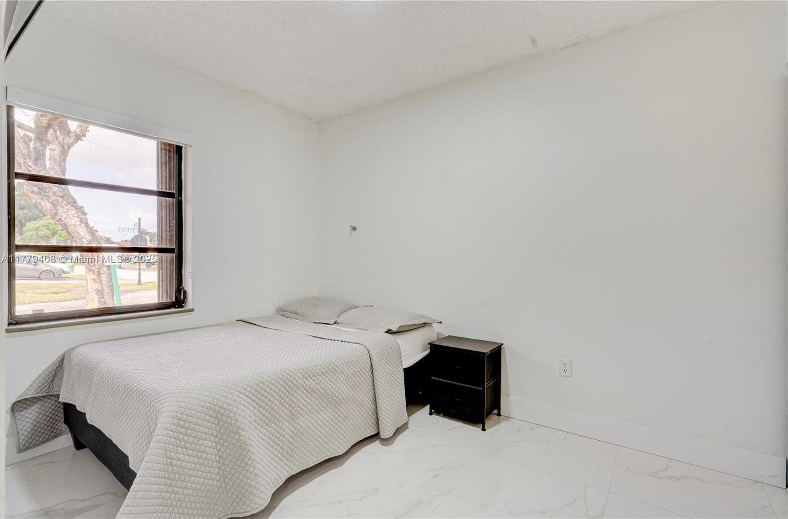 Small Image of 5211 SOUTH WEST 139TH AVE RD, Miami Number 17