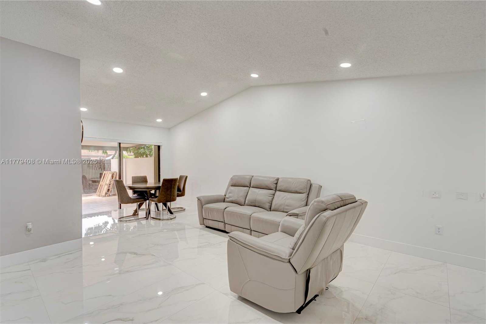 Small Image of 5211 SOUTH WEST 139TH AVE RD, Miami Number 8