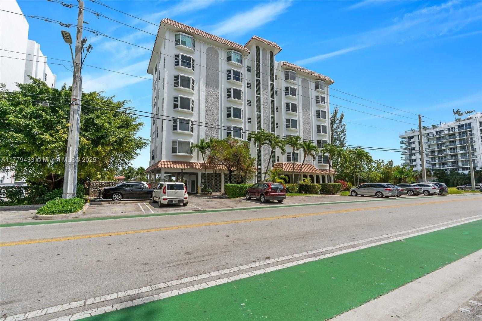 Small Image of 9341 EAST BAY HARBOR #PH B, Bay Harbor Islands Number 31