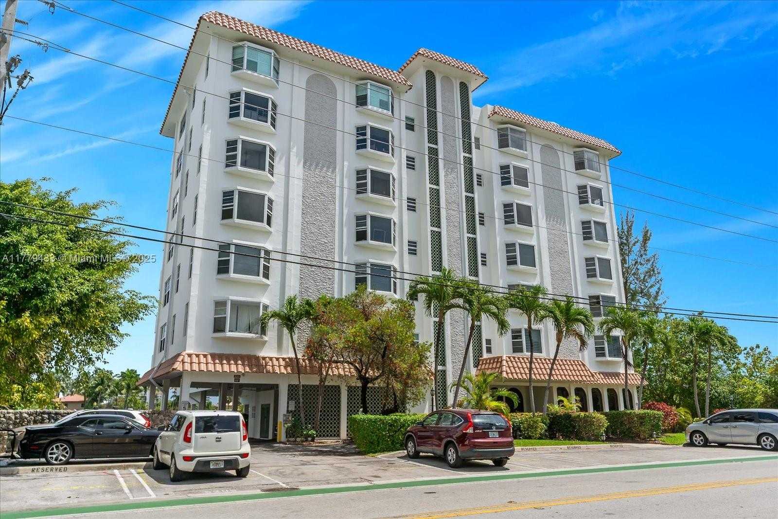 Small Image of 9341 EAST BAY HARBOR #PH B, Bay Harbor Islands Number 32