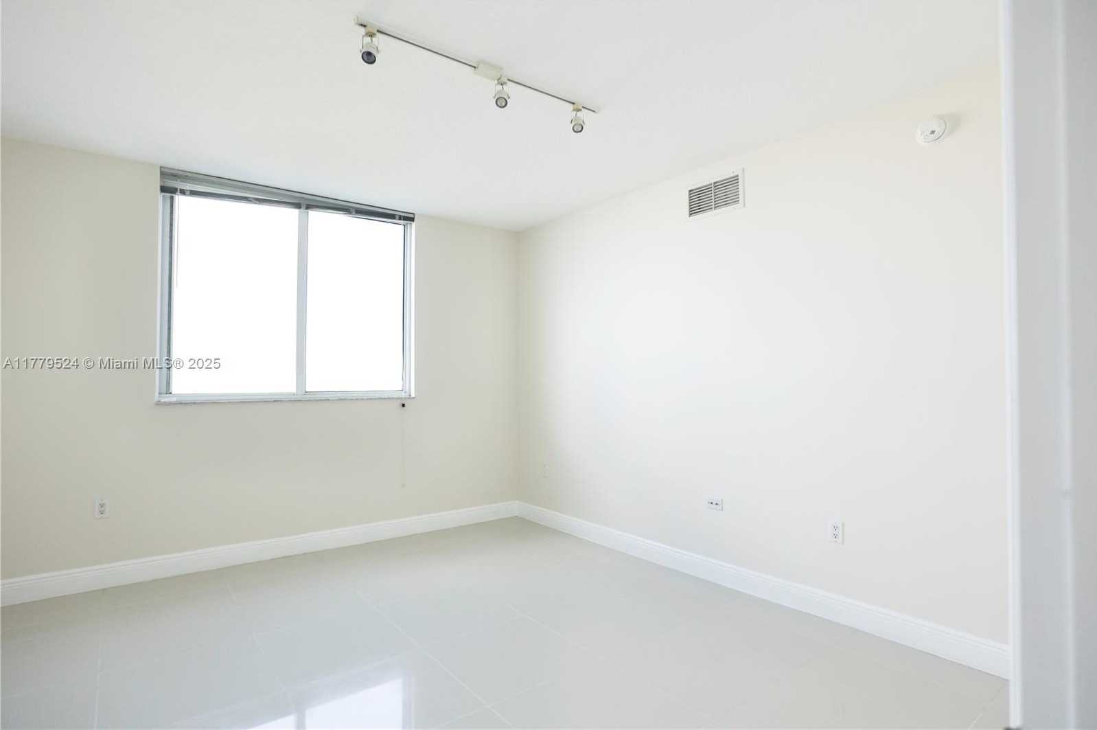 Small Image of 1861 NORTH WEST S RIVER DR #2209, Miami Number 16