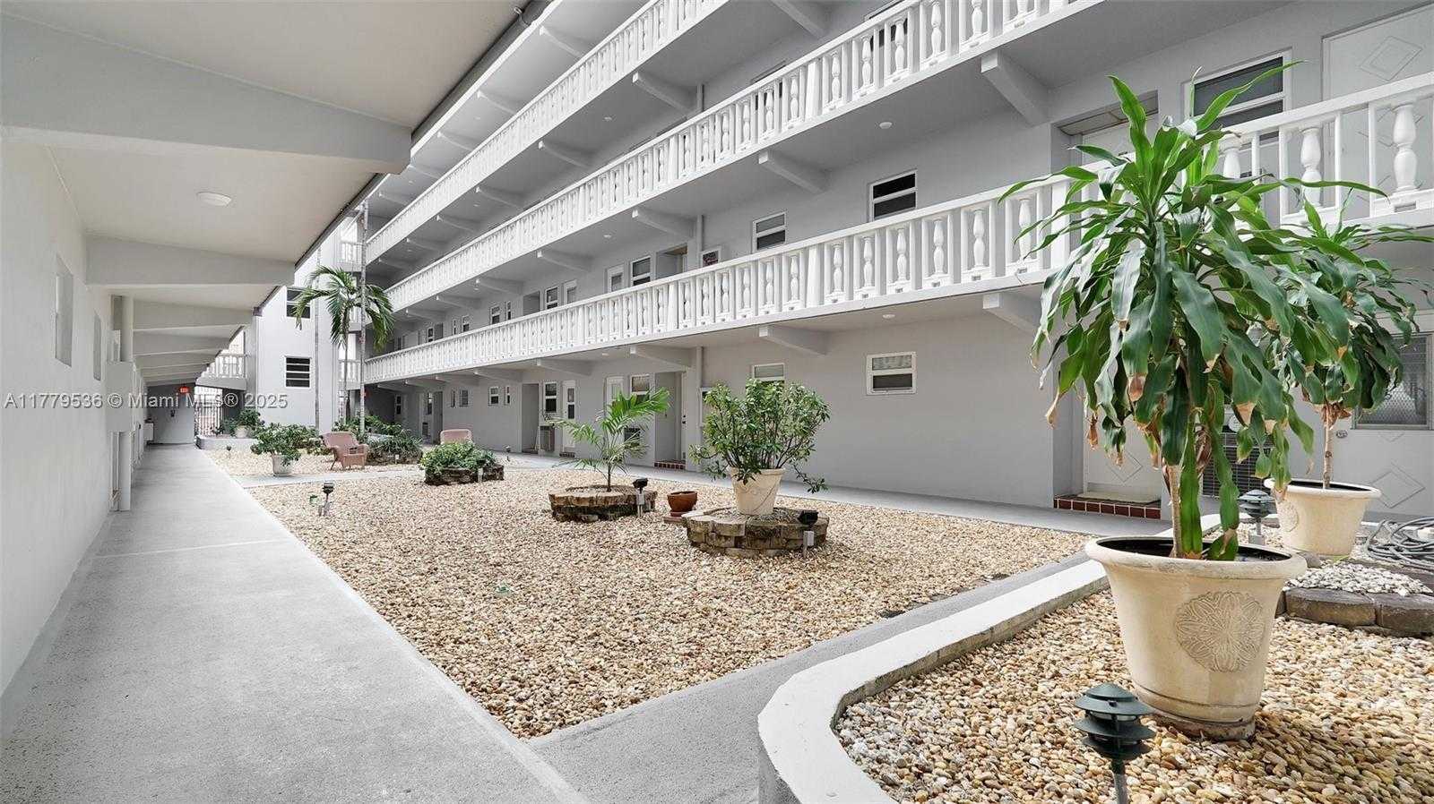 Small Image of 329 SOUTH EAST 3RD ST #405S, Hallandale Beach Number 3