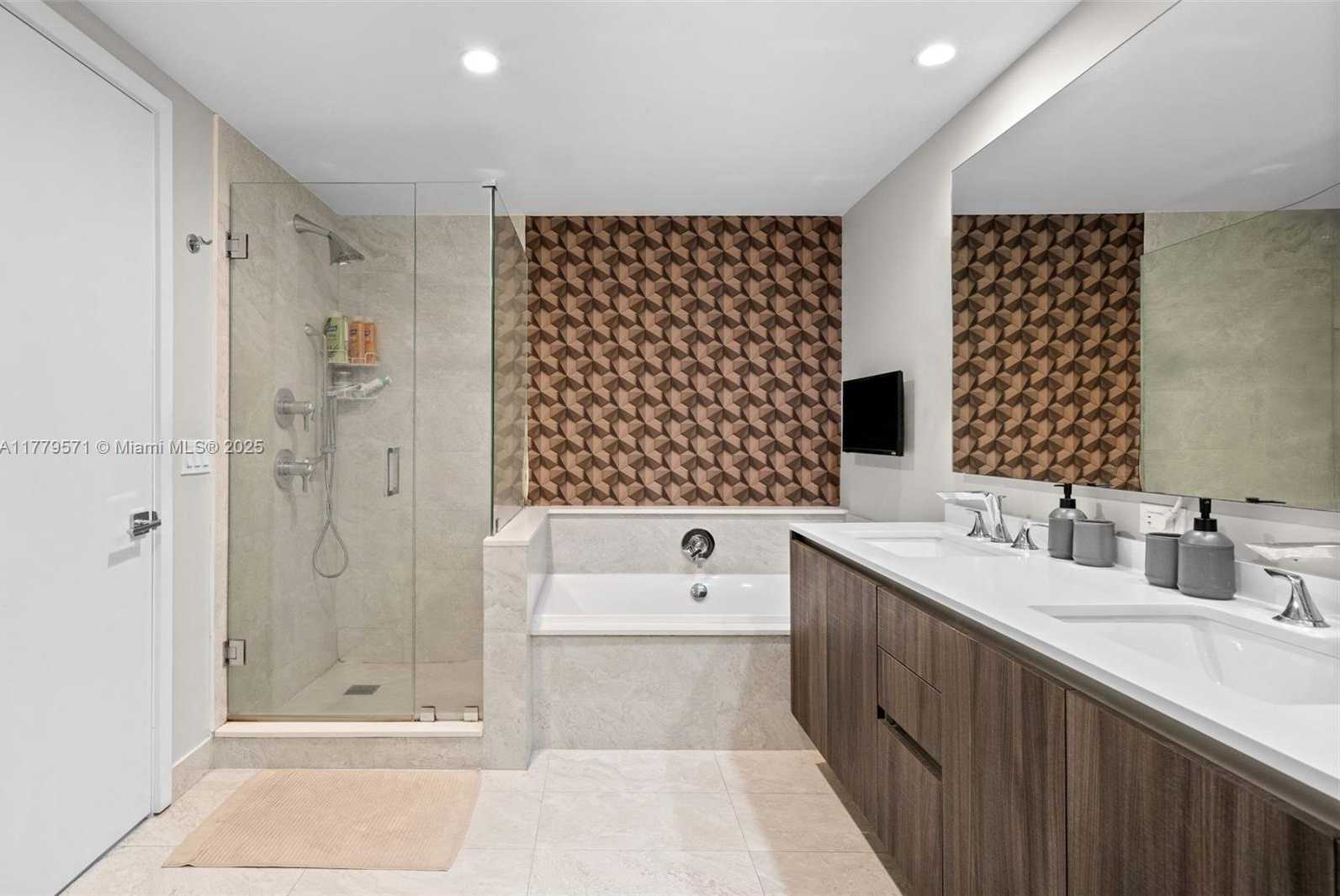 Small Image of 488 NORTH EAST 18TH ST #301, Miami Number 6