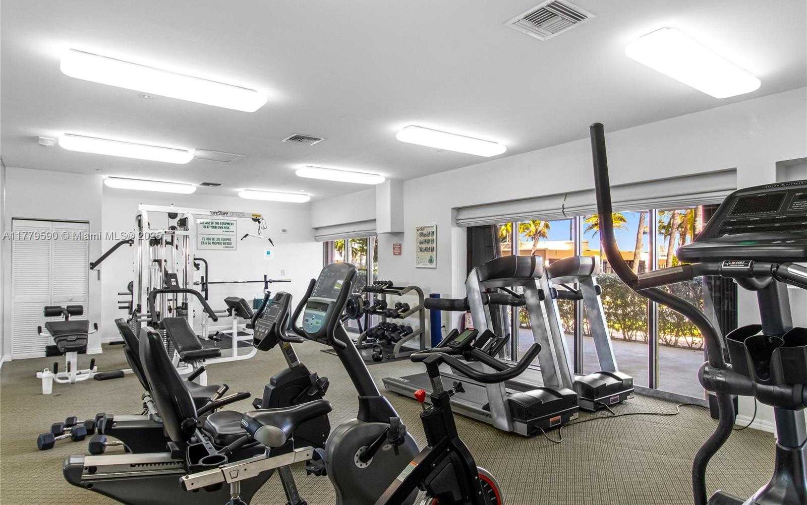 Small Image of 2625 COLLINS AVE #608, Miami Beach Number 14