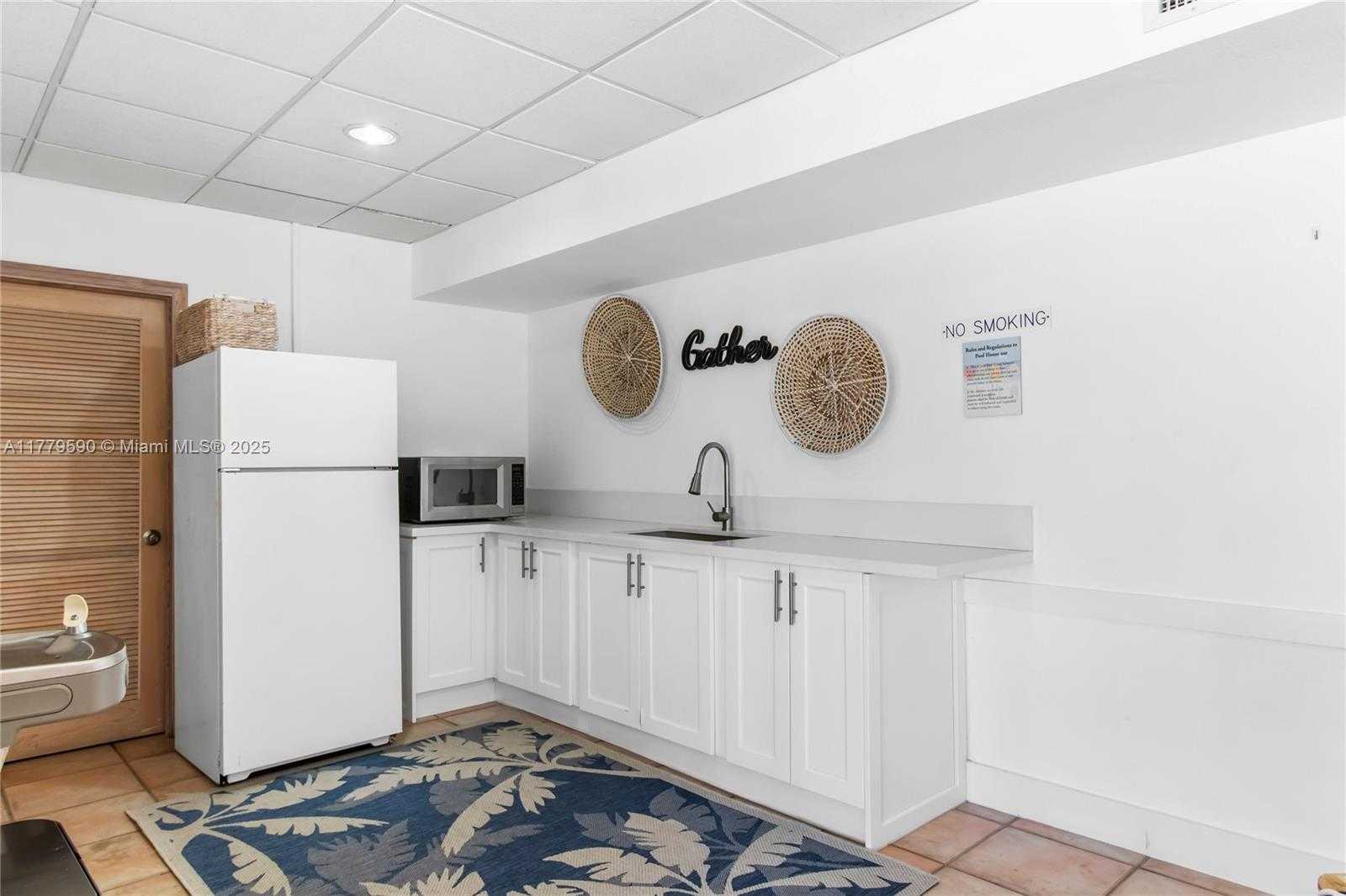 Small Image of 2625 COLLINS AVE #608, Miami Beach Number 16
