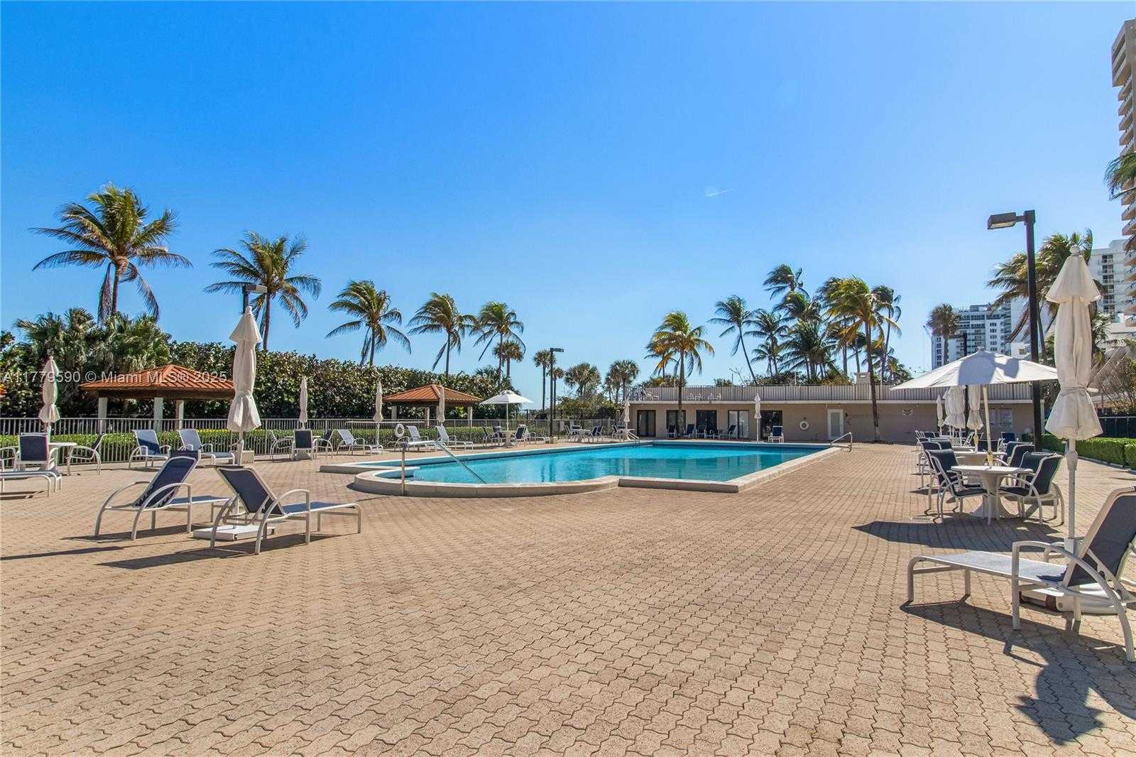 Small Image of 2625 COLLINS AVE #608, Miami Beach Number 18