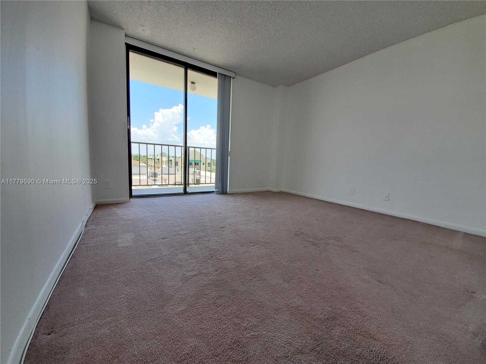 Small Image of 2625 COLLINS AVE #608, Miami Beach Number 8