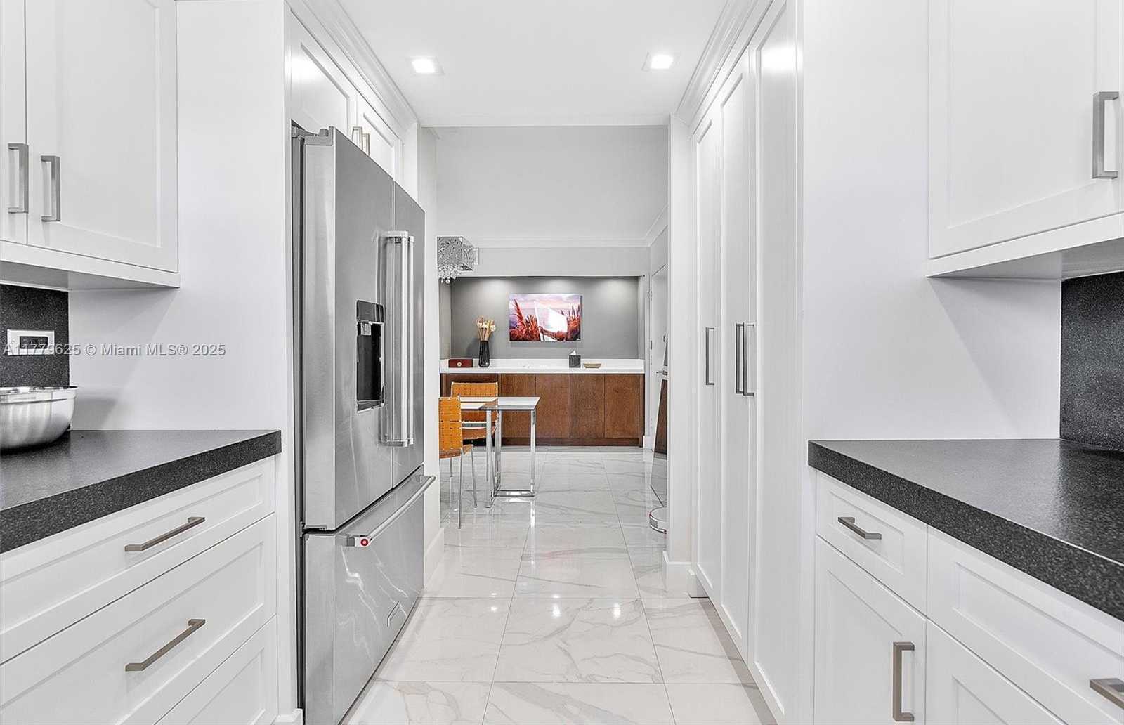 Small Image of 5555 COLLINS AVE #16B, Miami Beach Number 11