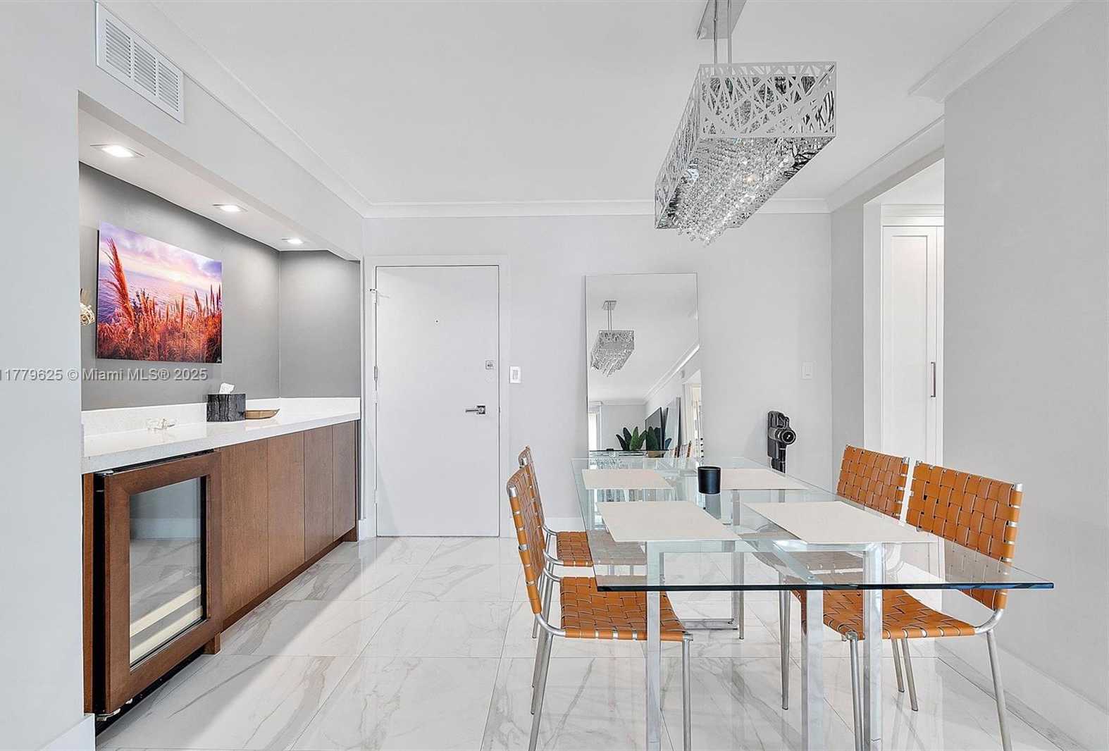 Small Image of 5555 COLLINS AVE #16B, Miami Beach Number 12