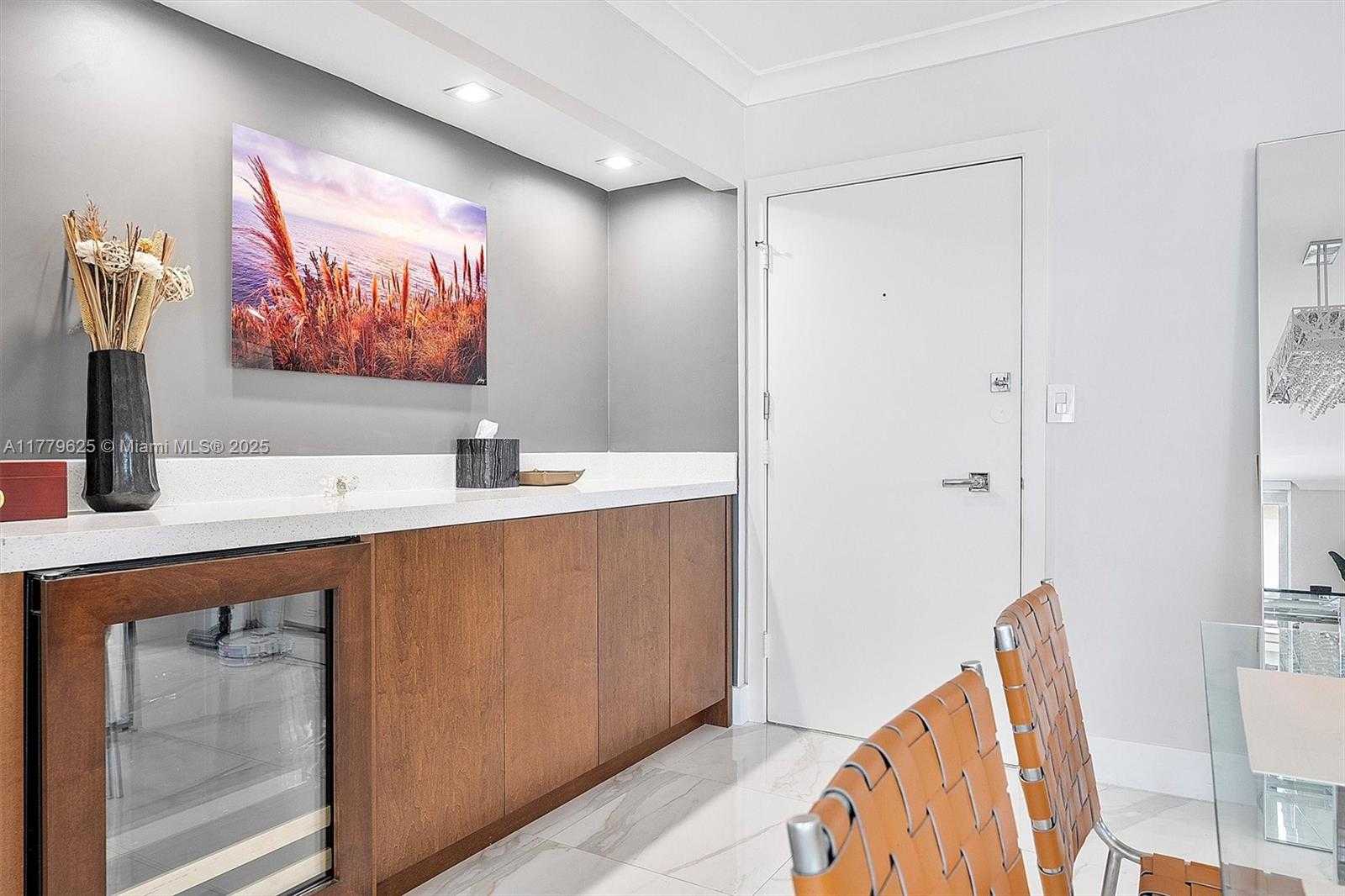 Small Image of 5555 COLLINS AVE #16B, Miami Beach Number 14