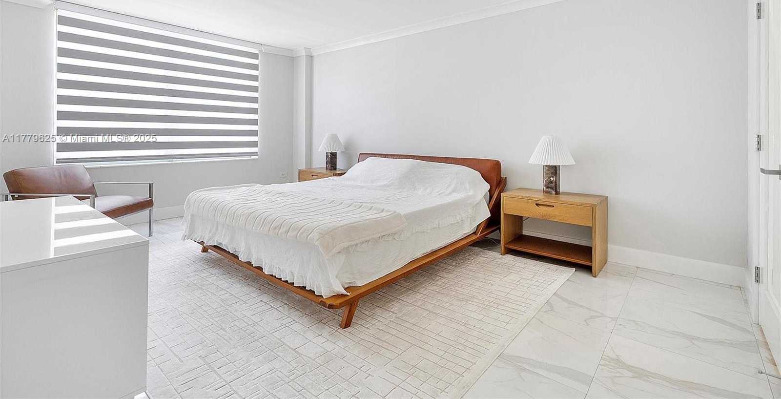 Small Image of 5555 COLLINS AVE #16B, Miami Beach Number 16
