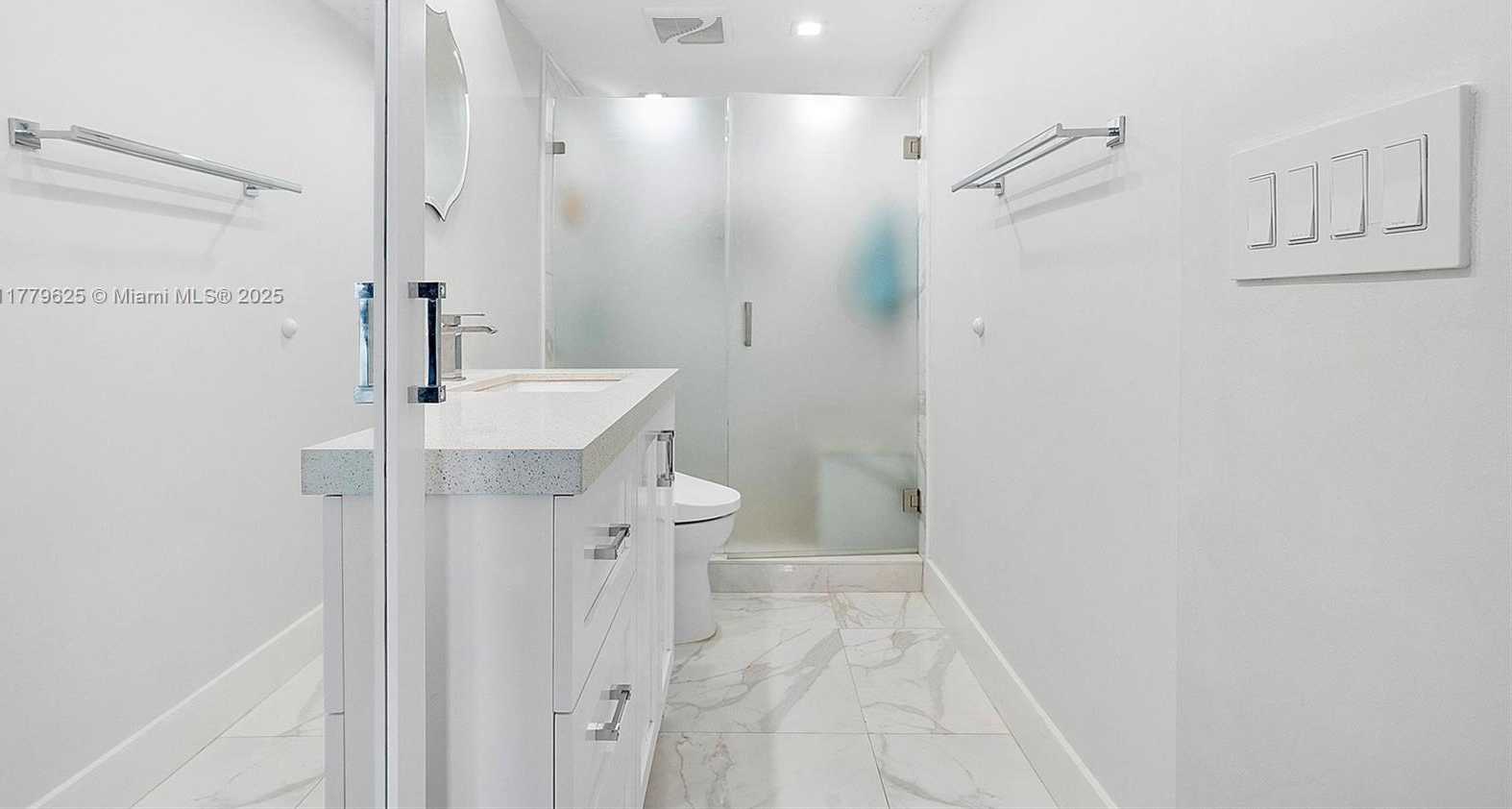 Small Image of 5555 COLLINS AVE #16B, Miami Beach Number 18