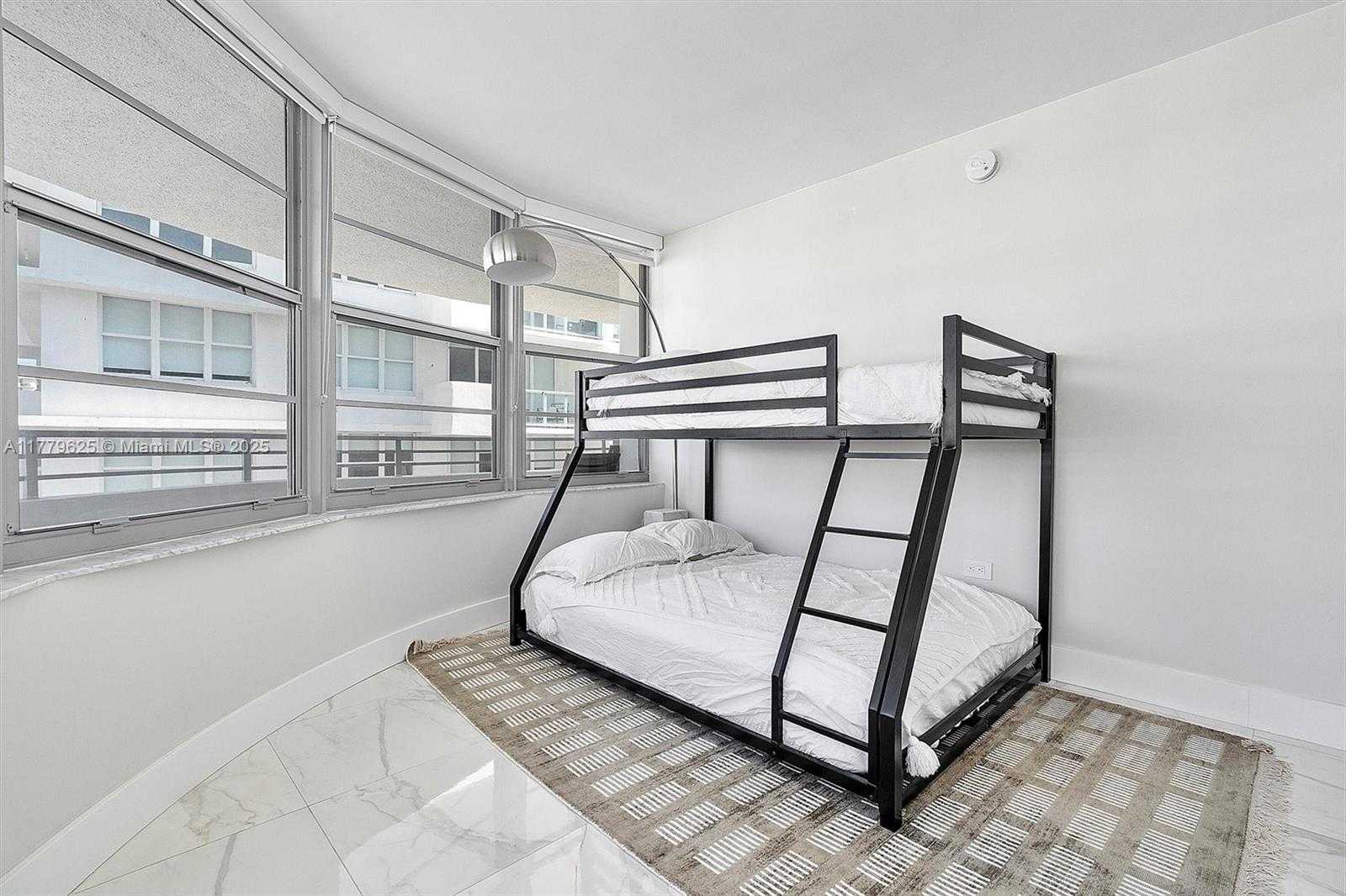 Small Image of 5555 COLLINS AVE #16B, Miami Beach Number 20