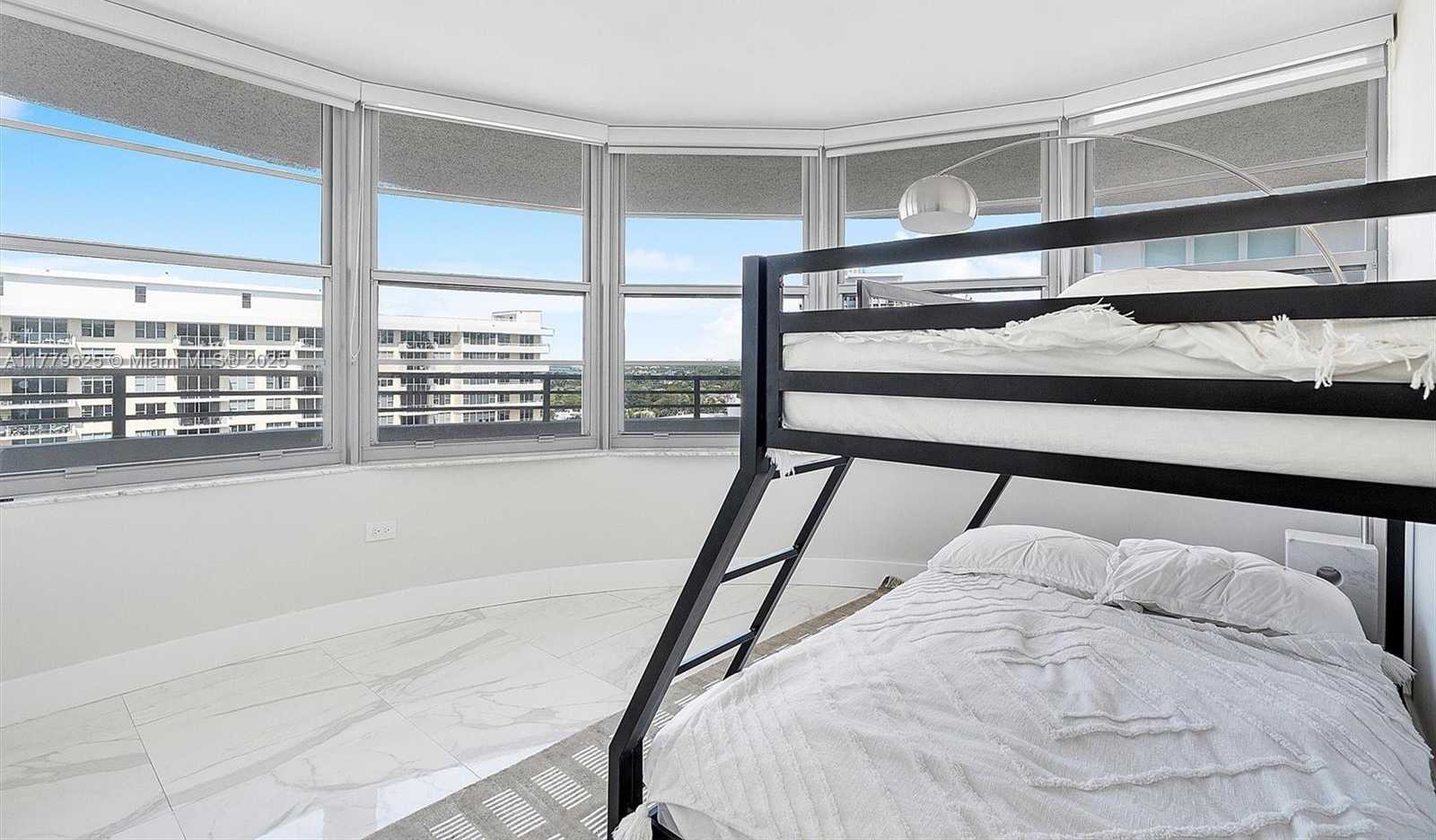 Small Image of 5555 COLLINS AVE #16B, Miami Beach Number 21