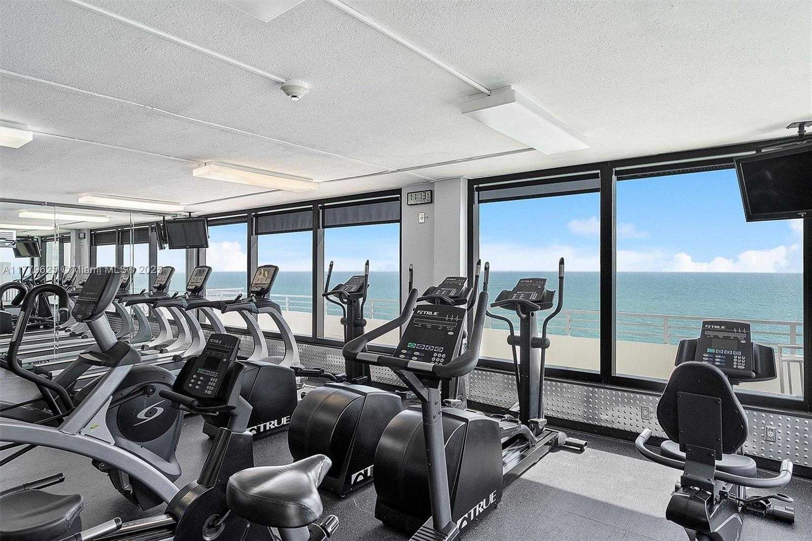 Small Image of 5555 COLLINS AVE #16B, Miami Beach Number 36