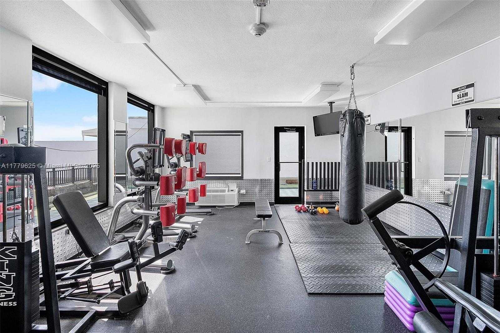 Small Image of 5555 COLLINS AVE #16B, Miami Beach Number 37