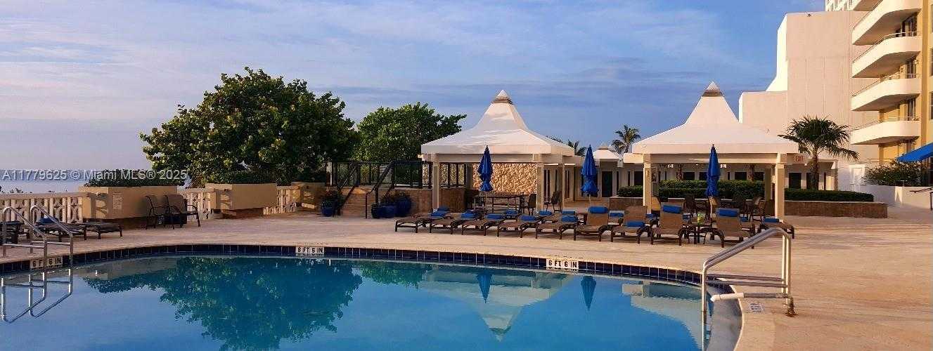 Small Image of 5555 COLLINS AVE #16B, Miami Beach Number 39