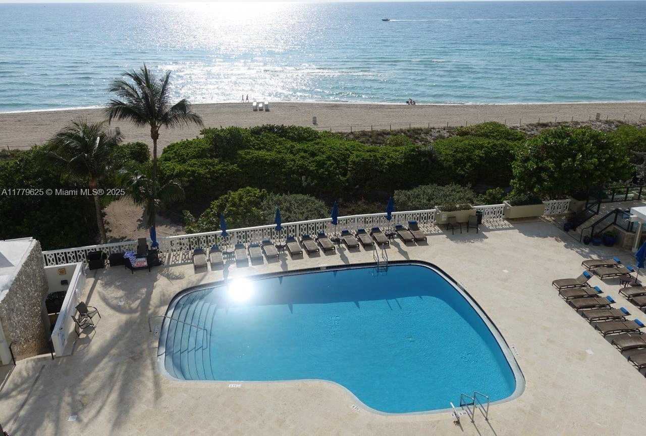 Small Image of 5555 COLLINS AVE #16B, Miami Beach Number 40