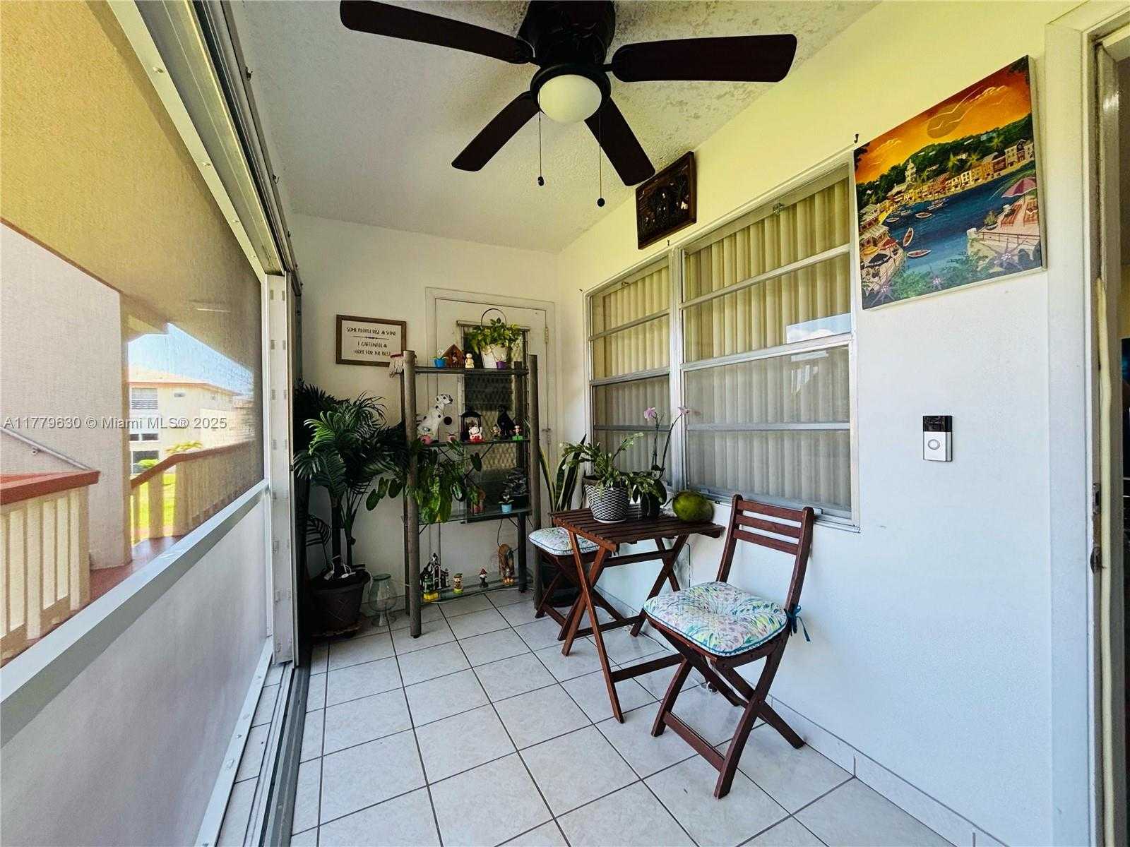 Small Image of 5300 5300 WASHINGTON ST #E-209, Hollywood Number 4