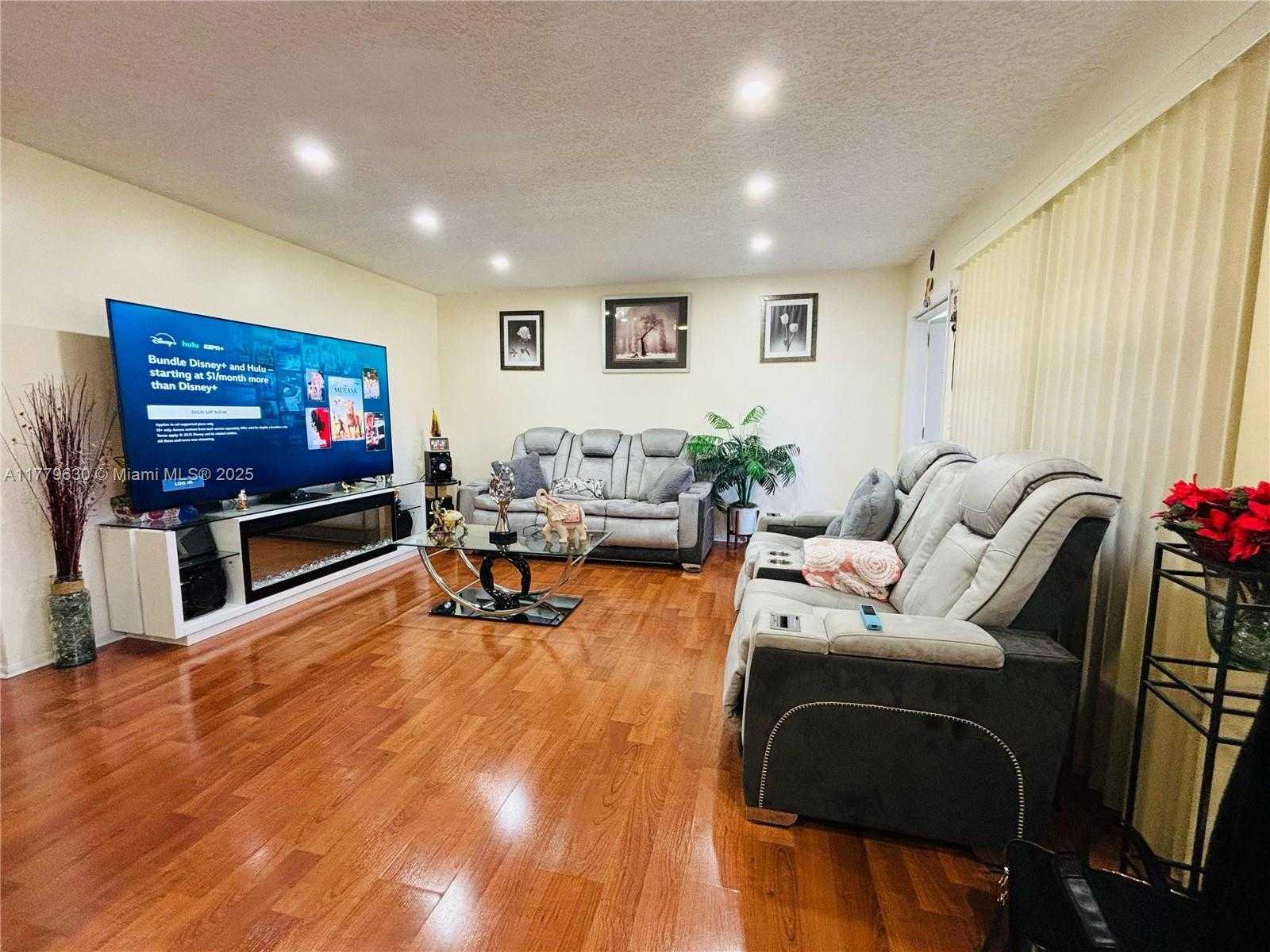 Small Image of 5300 5300 WASHINGTON ST #E-209, Hollywood Number 6