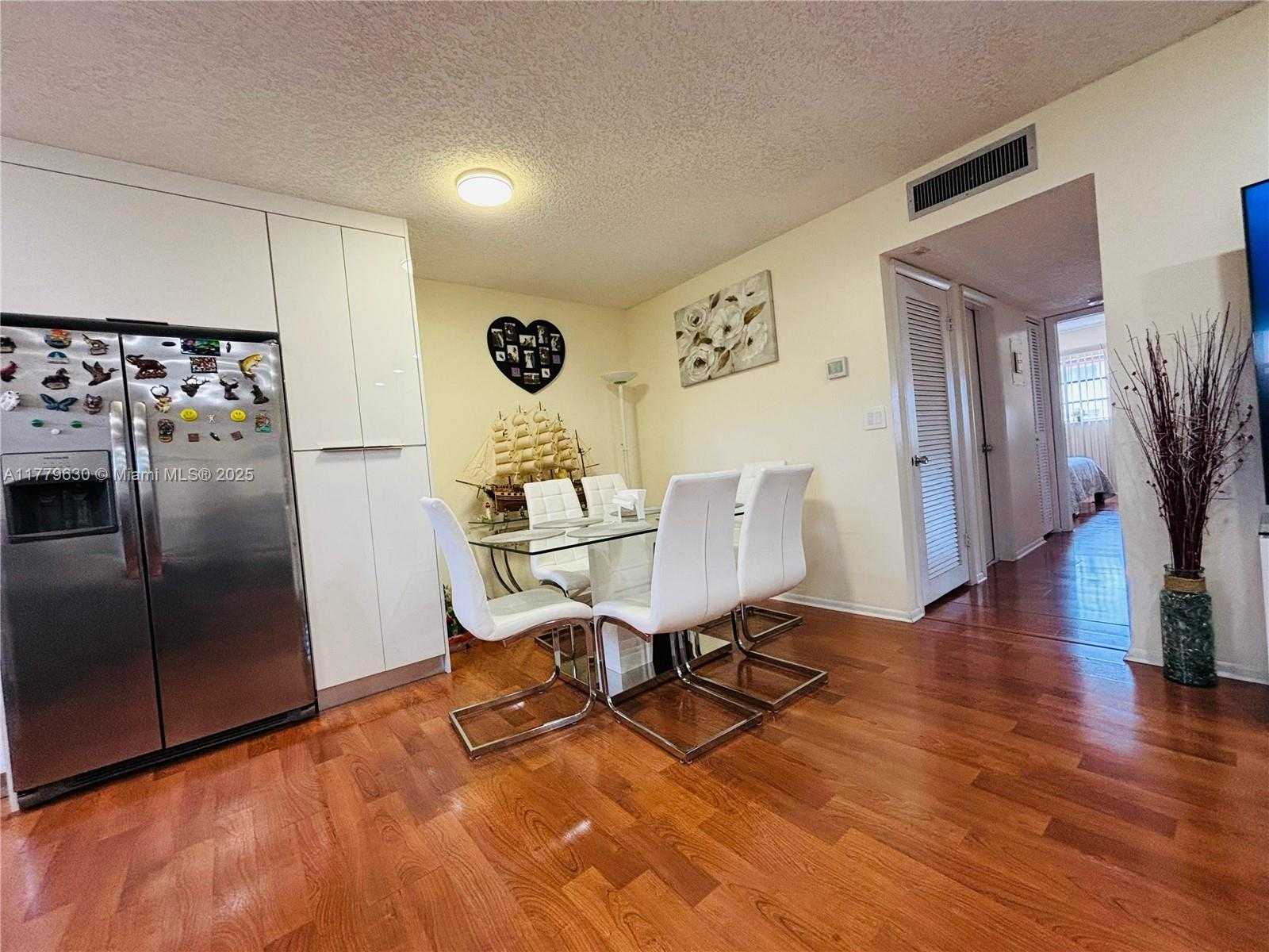 Small Image of 5300 5300 WASHINGTON ST #E-209, Hollywood Number 9