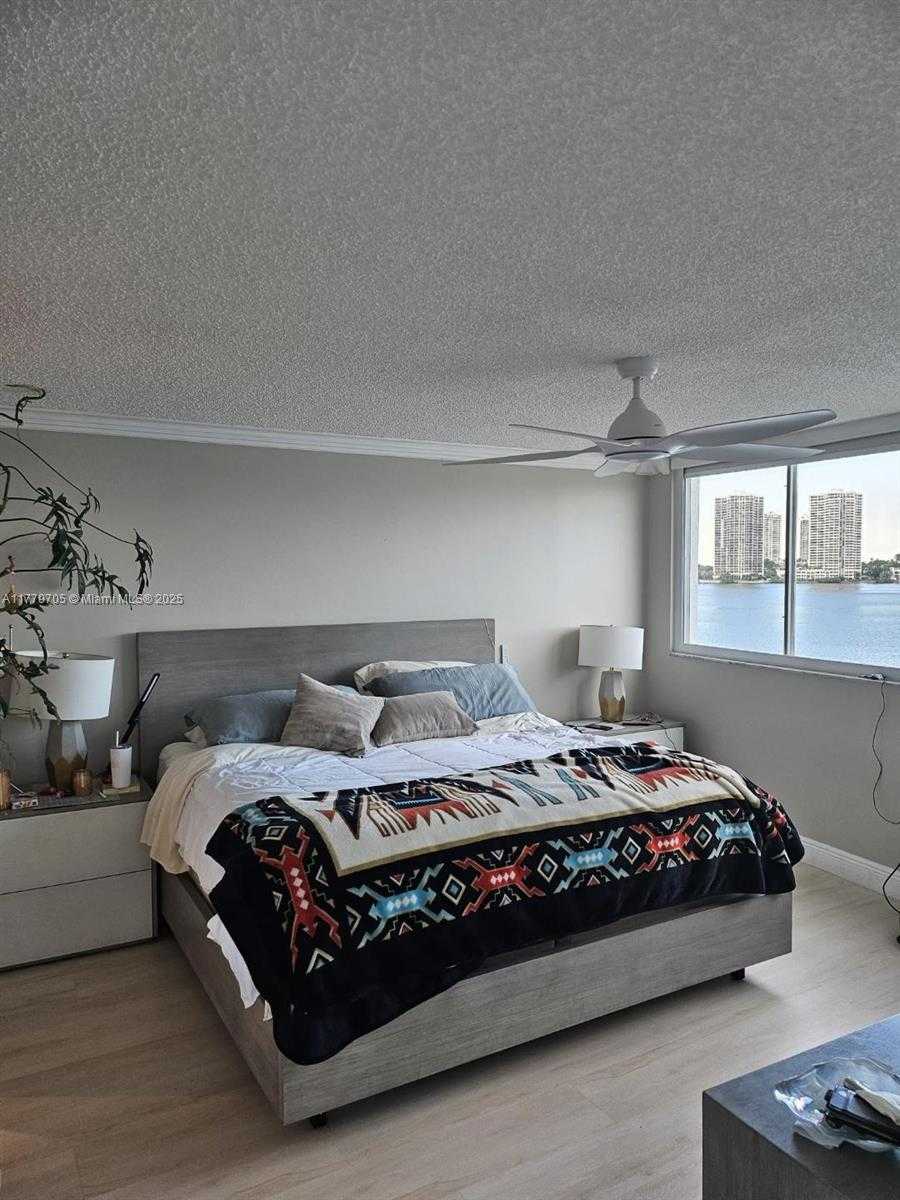 Small Image of 18000 #603, Sunny Isles Beach Number 10