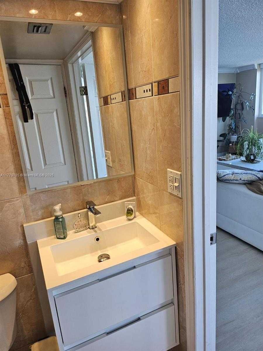 Small Image of 18000 #603, Sunny Isles Beach Number 13