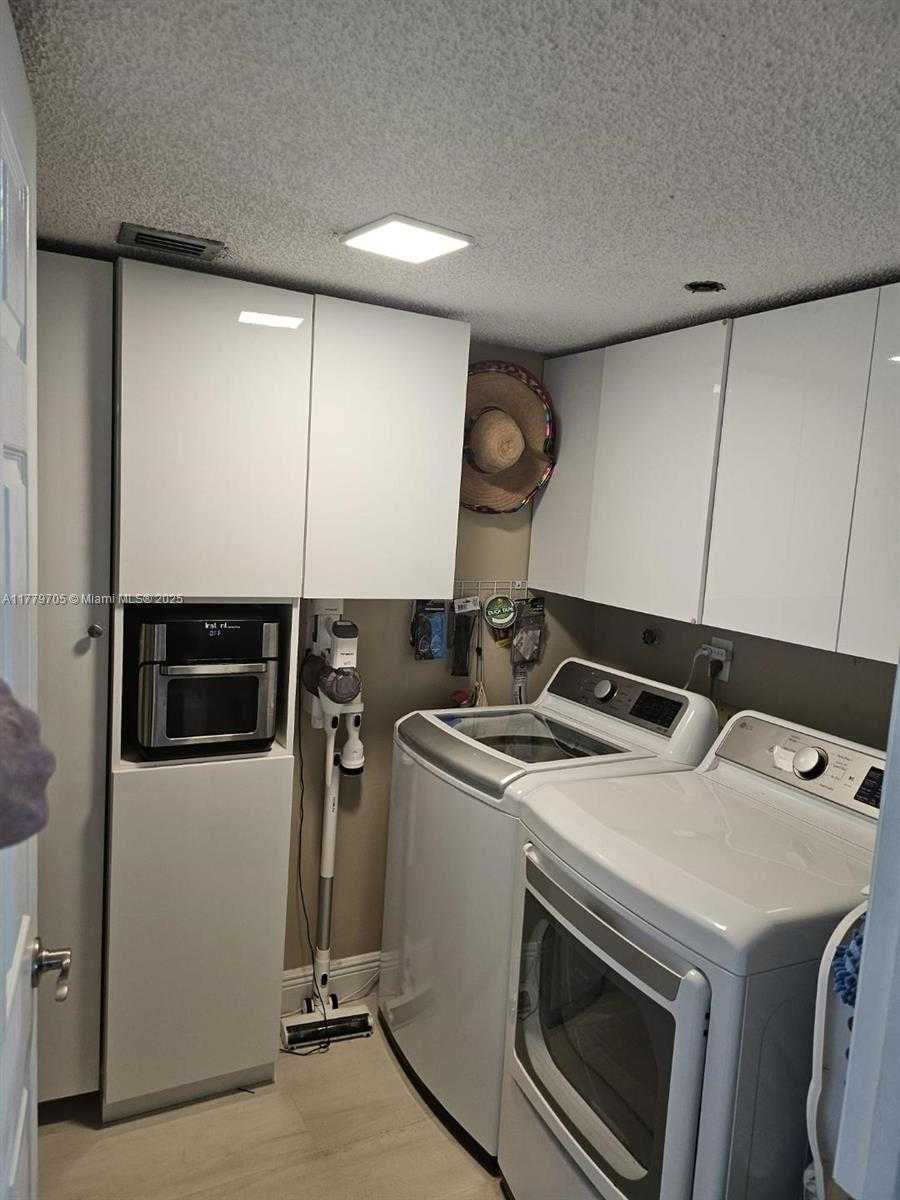 Small Image of 18000 #603, Sunny Isles Beach Number 17