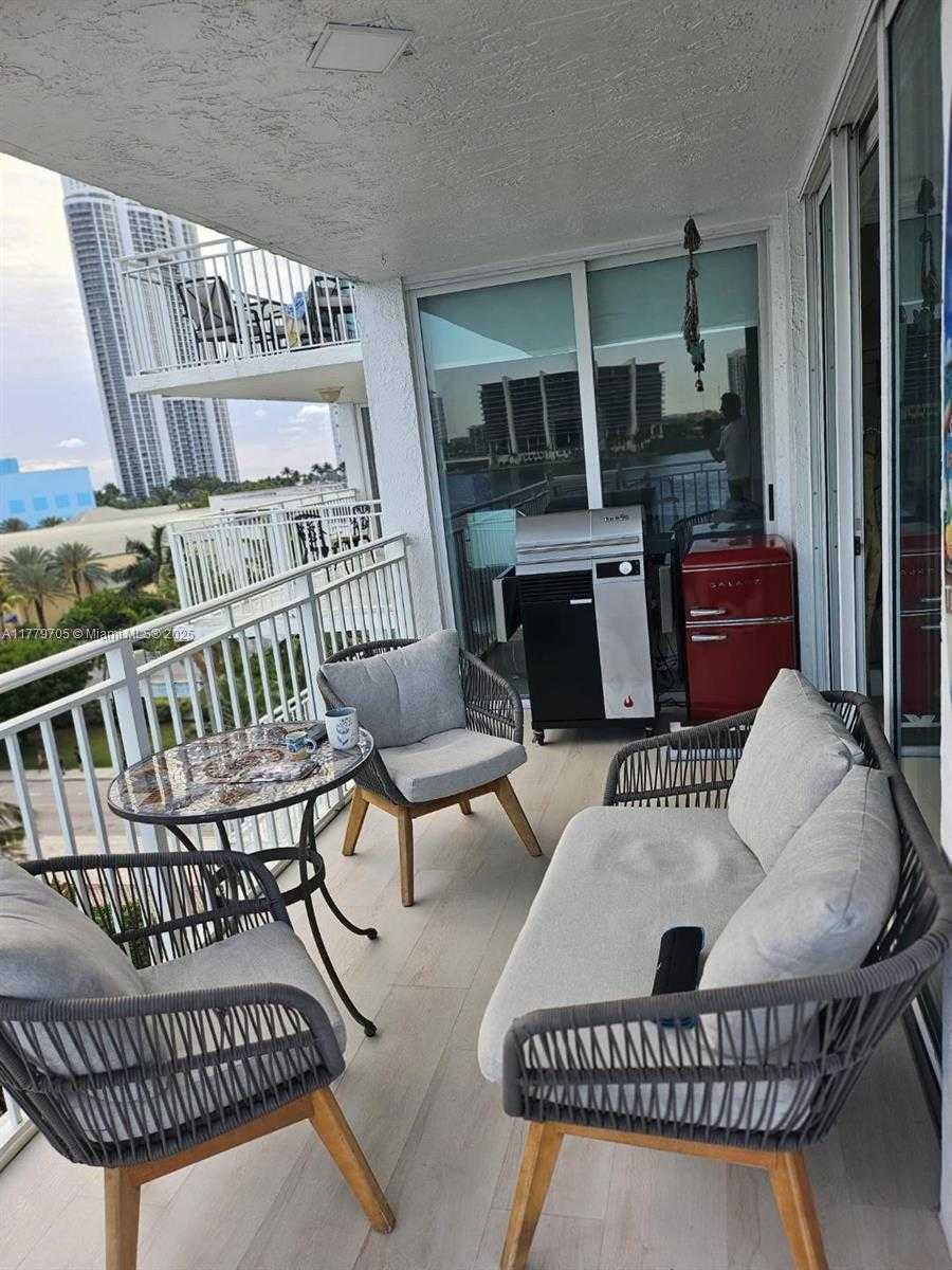 Small Image of 18000 #603, Sunny Isles Beach Number 18