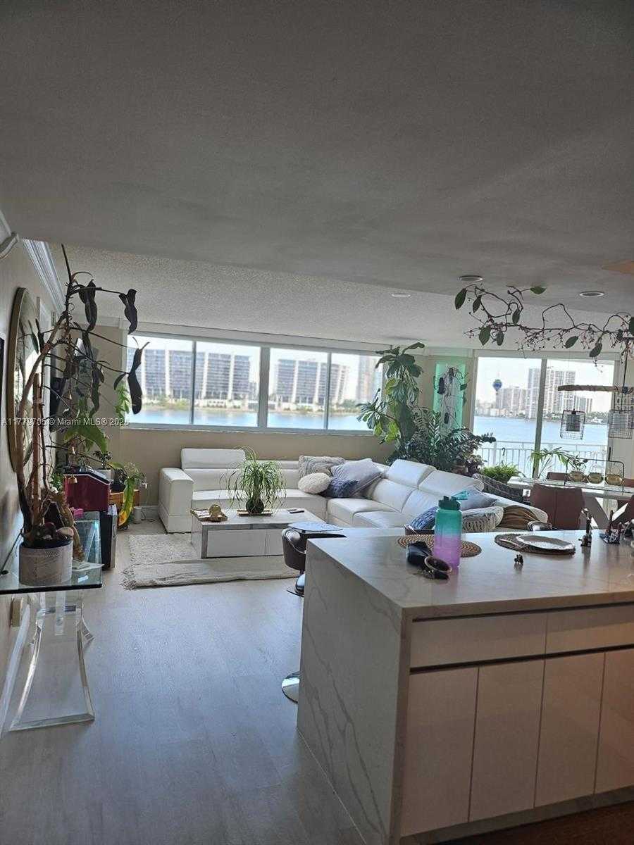 Small Image of 18000 #603, Sunny Isles Beach Number 20