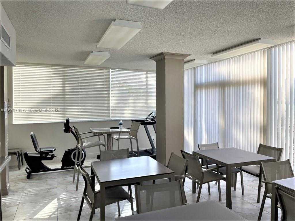 Small Image of 18000 #603, Sunny Isles Beach Number 4