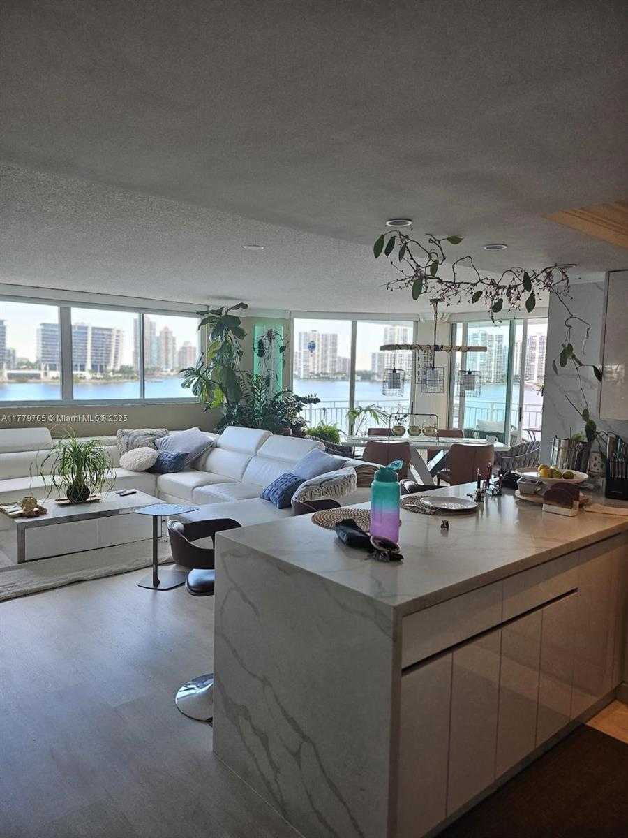 Small Image of 18000 #603, Sunny Isles Beach Number 6