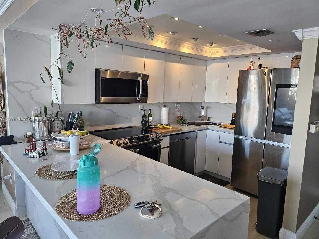 Small Image of 18000 #603, Sunny Isles Beach Number 8