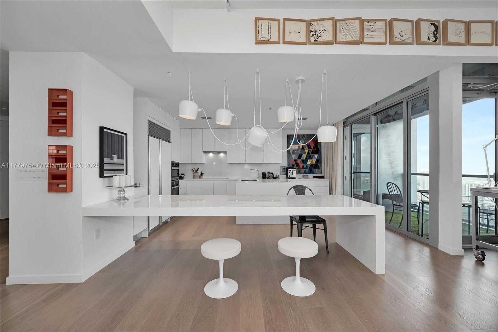Small Image of 1425 BRICKELL AVE #61E, Miami Number 12