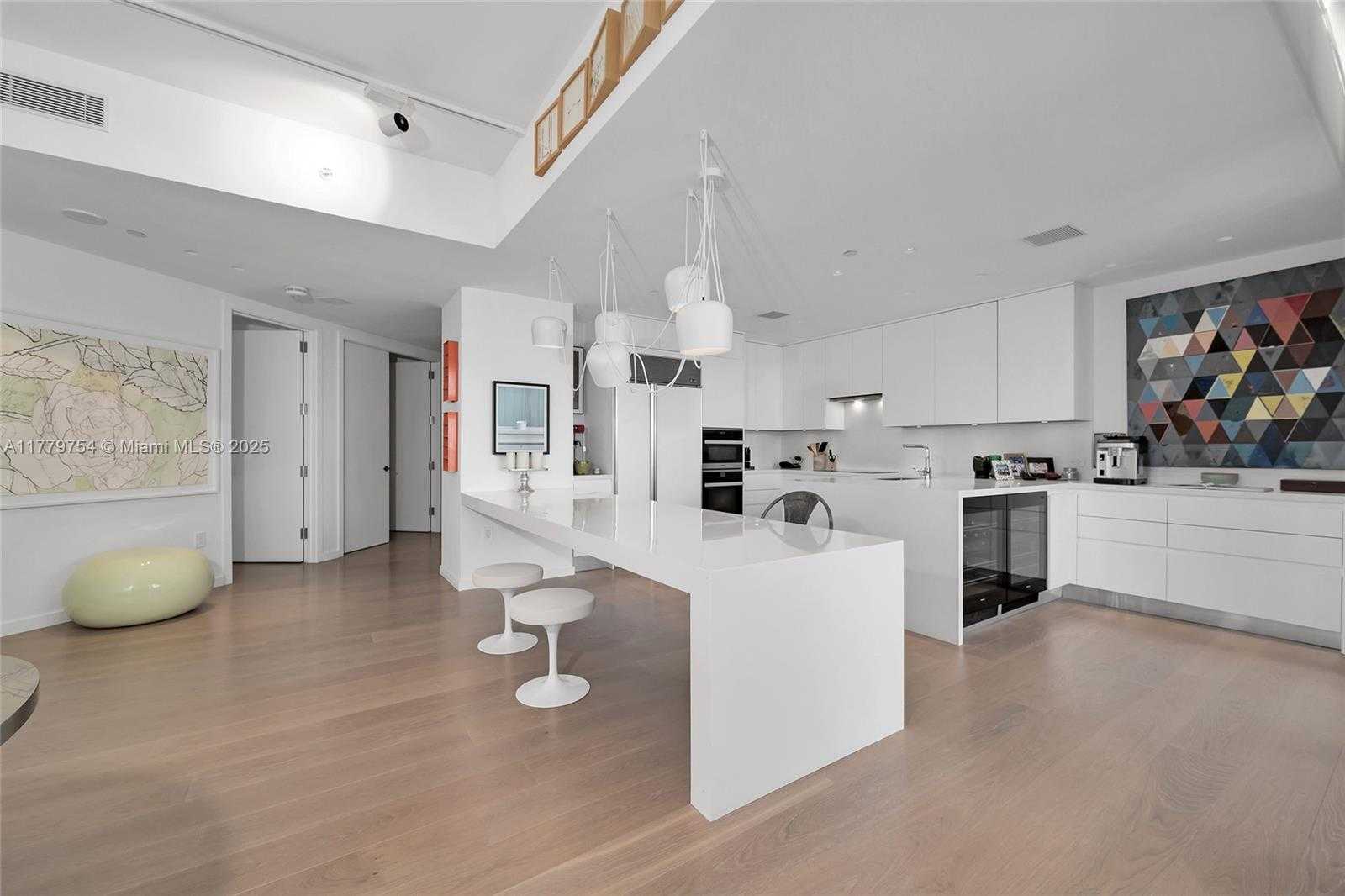 Small Image of 1425 BRICKELL AVE #61E, Miami Number 14