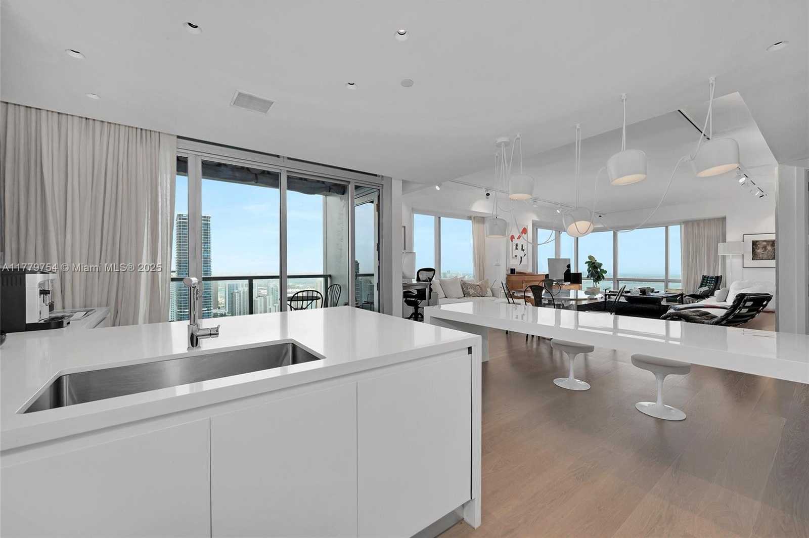 Small Image of 1425 BRICKELL AVE #61E, Miami Number 17