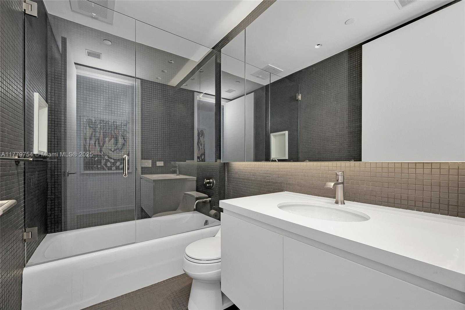 Small Image of 1425 BRICKELL AVE #61E, Miami Number 21