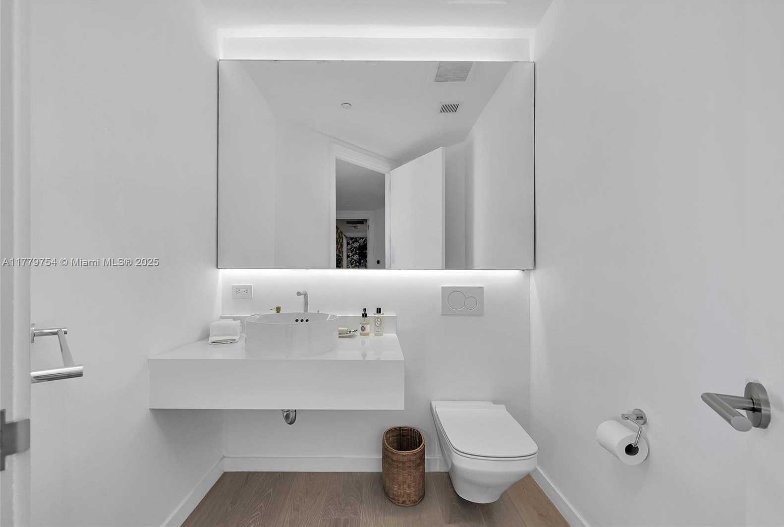 Small Image of 1425 BRICKELL AVE #61E, Miami Number 22